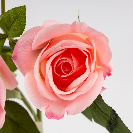 Искусственная роза с 3 бутонами, розовая, 60 см (9259-076) Искусственная роза с 3 бутонами, розовая, 60 см (9259-076)