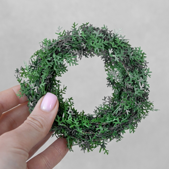 Гирлянда из искусственной зелени Гирлянда из искусственной зелени