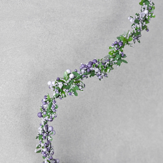 Гирлянда из искусственной зелени Гирлянда из искусственной зелени