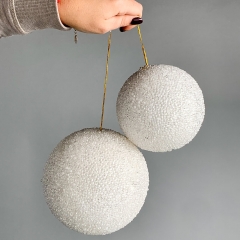 Новогодняя игрушка "Заснеженный шарик", 12 см (6018-048)