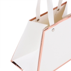 Коробка для квітів "Сумочка" 21*13*10, біла (8916-009-1)