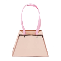Коробка для квітів "Сумочка" 21*13*10, пудра (8916-009-2)