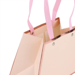 Коробка для квітів "Сумочка" 21*13*10, пудра (8916-009-2)