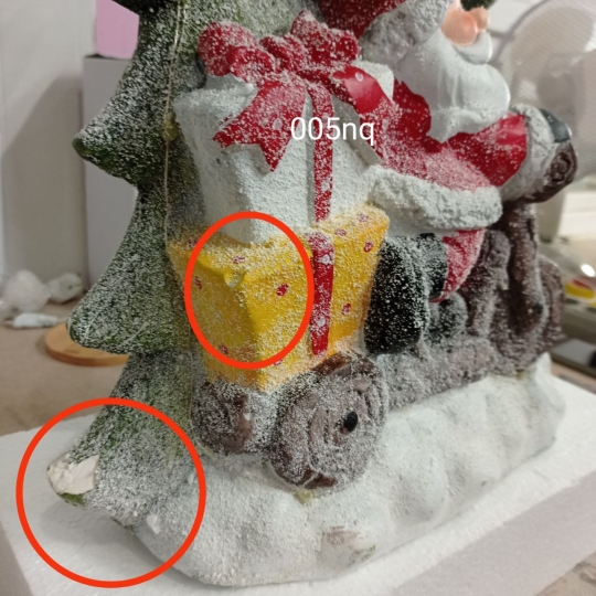 УЦІНКА Велика Статуетка «Дід мороз з ялинкою» Висота 50см (Дефект кераміки,сколик/отвір,не світиться, на деяких немає кришки на відсіку для батарейок) (00BR-005NQ)