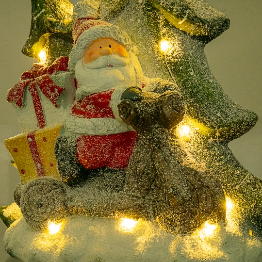 УЦІНКА Велика Статуетка «Дід мороз з ялинкою» Висота 50см (Дефект кераміки,сколик/отвір,не світиться, на деяких немає кришки на відсіку для батарейок) (00BR-005NQ)