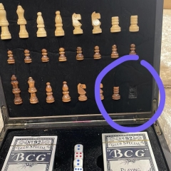 УЦІНКА Ігровий набір 3 в 1 (шахи, карти, покер) (скол на боксі) (Відсутня 1 фігура шахів в наборі) (00BR-8718-002)