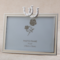 Фоторамка "Подковки" (19*19, ф - 18*13 см) (250N)