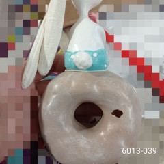 УЦІНКА Фігурка "Кролик з пончиком", 20 см (Дірочка) (00BR-6013-039/1)